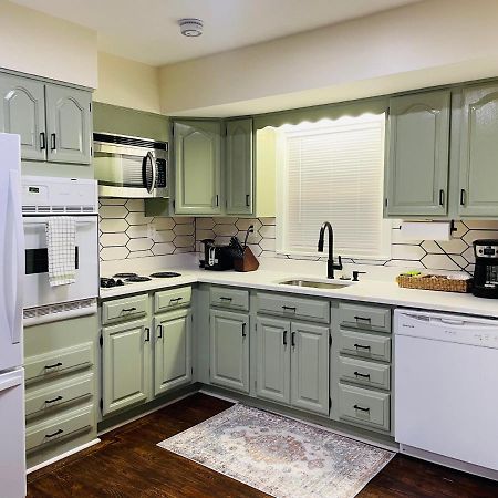 Newly Renovated Charming Home With Parking Fort Washington Esterno foto