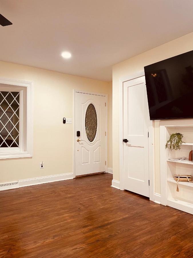 Newly Renovated Charming Home With Parking Fort Washington Esterno foto