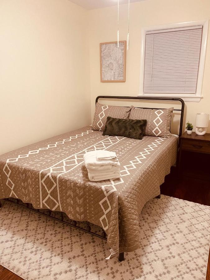 Newly Renovated Charming Home With Parking Fort Washington Esterno foto