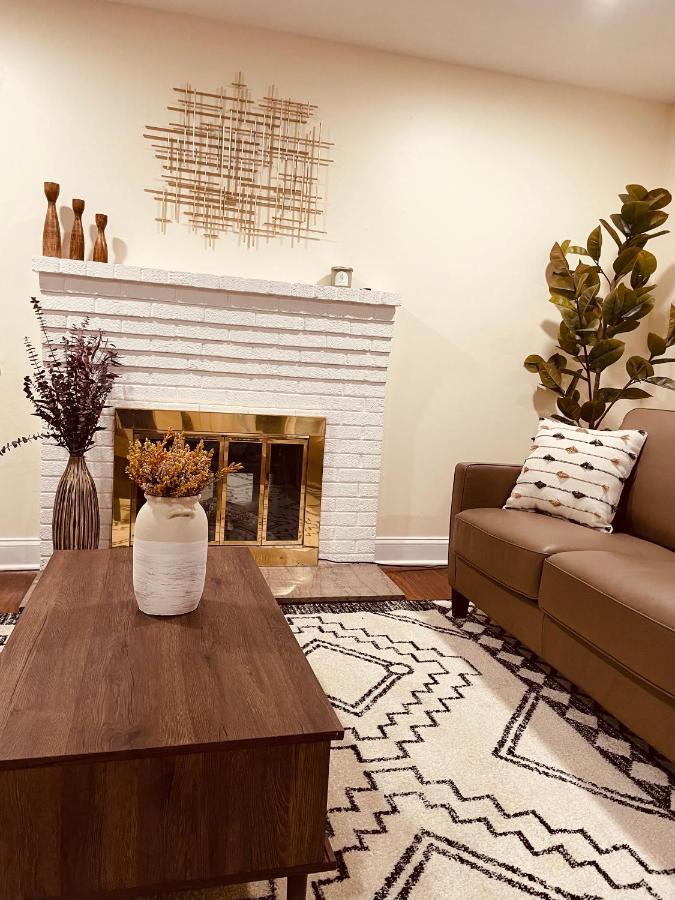 Newly Renovated Charming Home With Parking Fort Washington Esterno foto