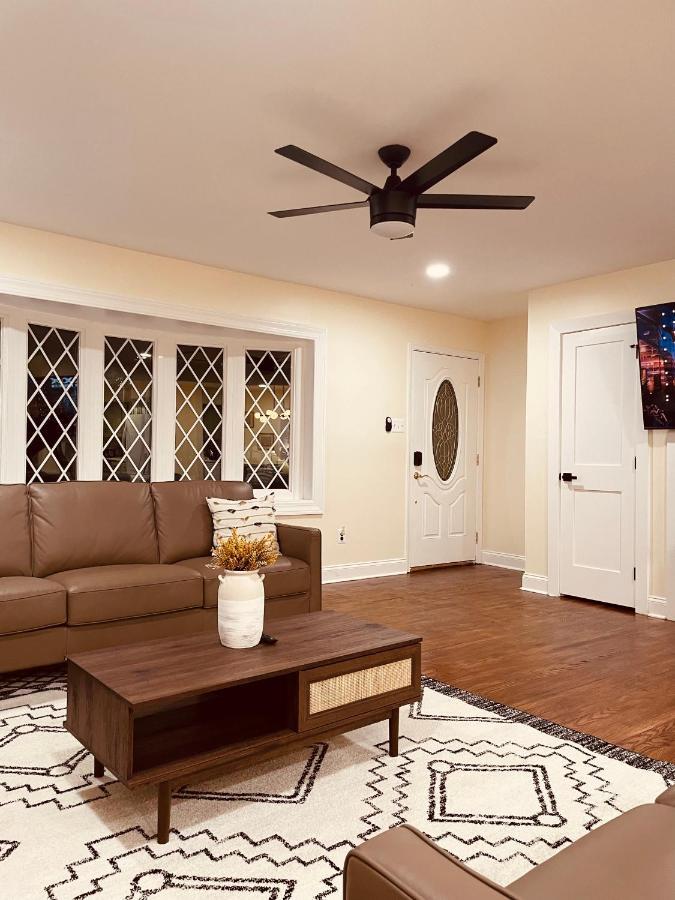 Newly Renovated Charming Home With Parking Fort Washington Esterno foto